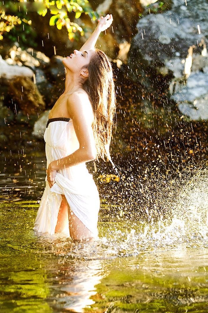 Marie Avgeropoulos in Kiev