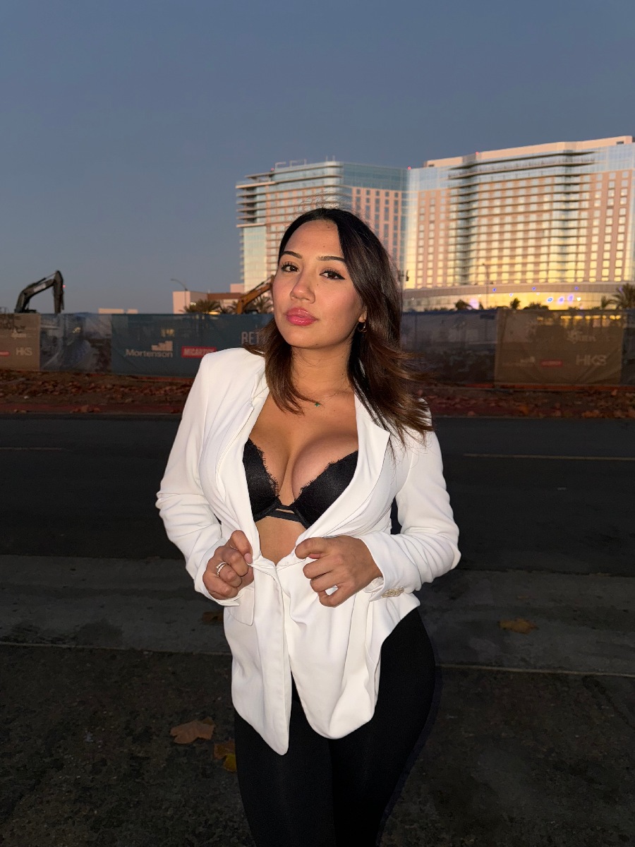 Take a pause and enjoy Ali Cruz — streaming from Kiev