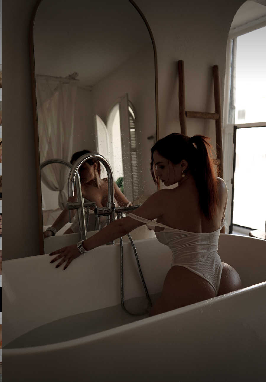 A playful frame from Miranda Faith nude — online in Kiev