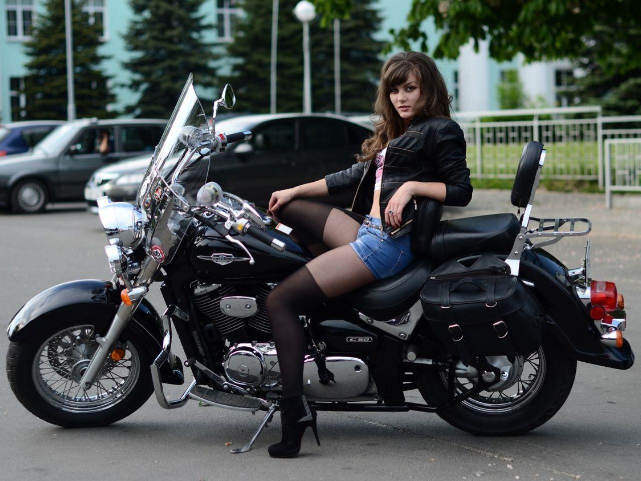 European women on bikes in Kiev