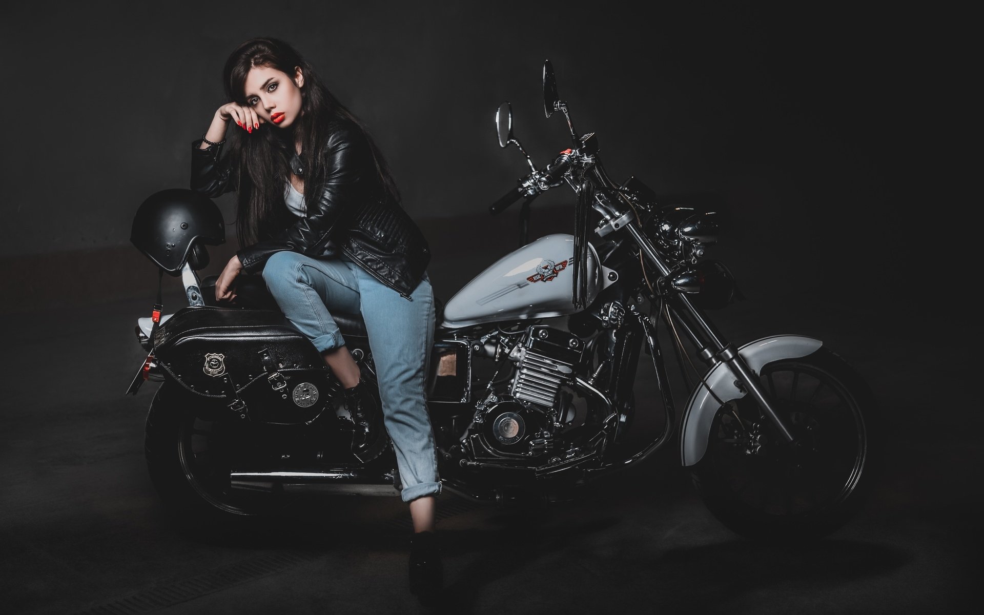 Biker girls: style and drive in Kiev