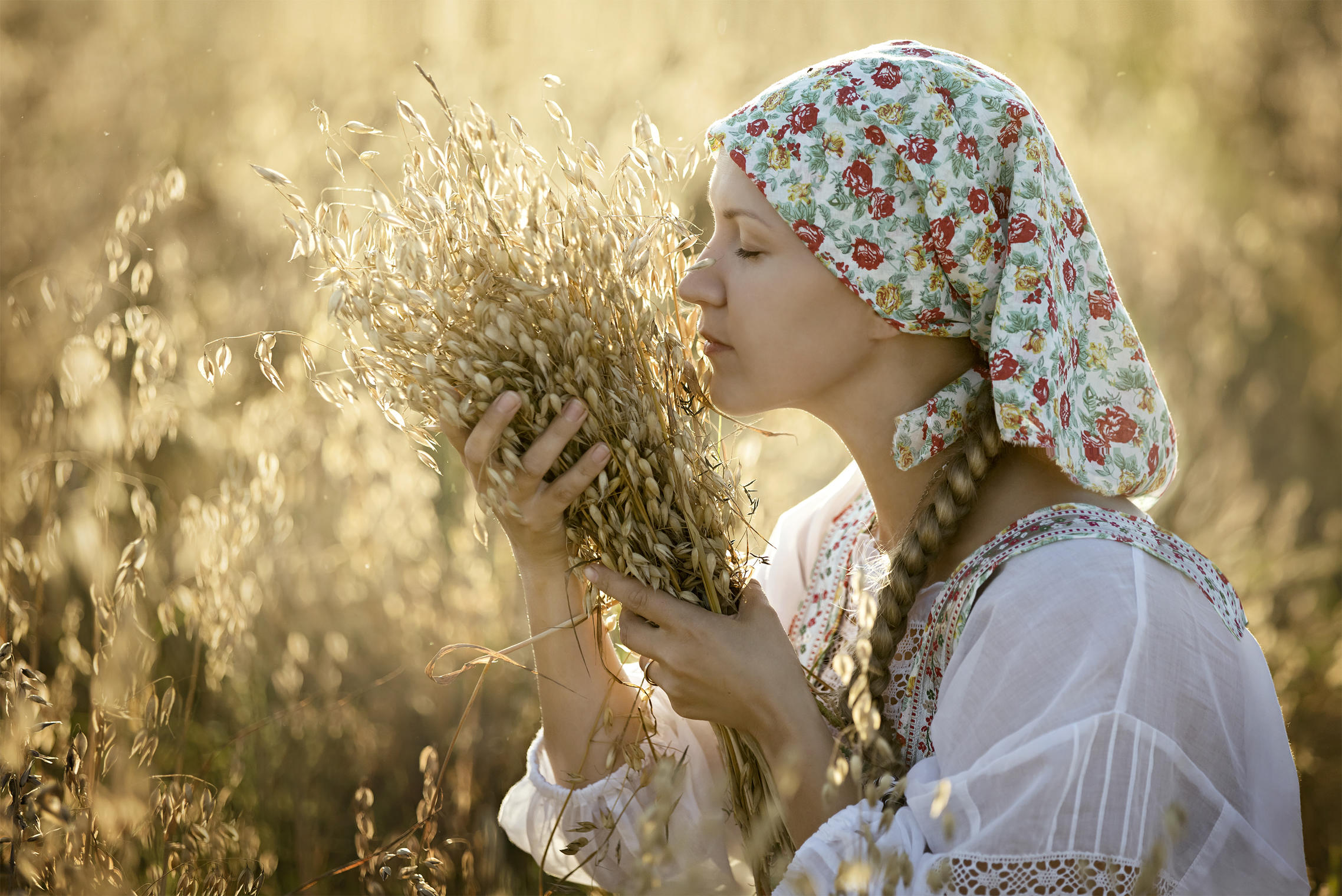 Photo Women in Slavic costumes in Kiev