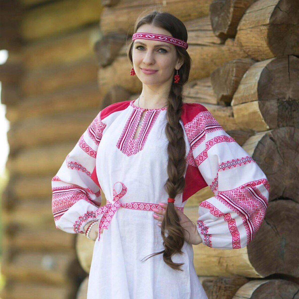 Girls in Slavic costumes in Kiev