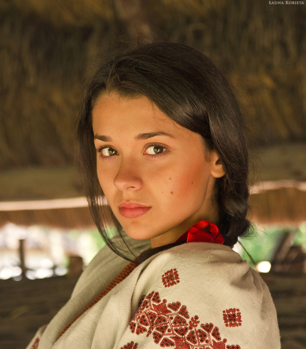 Girls in Slavic costumes in Kiev